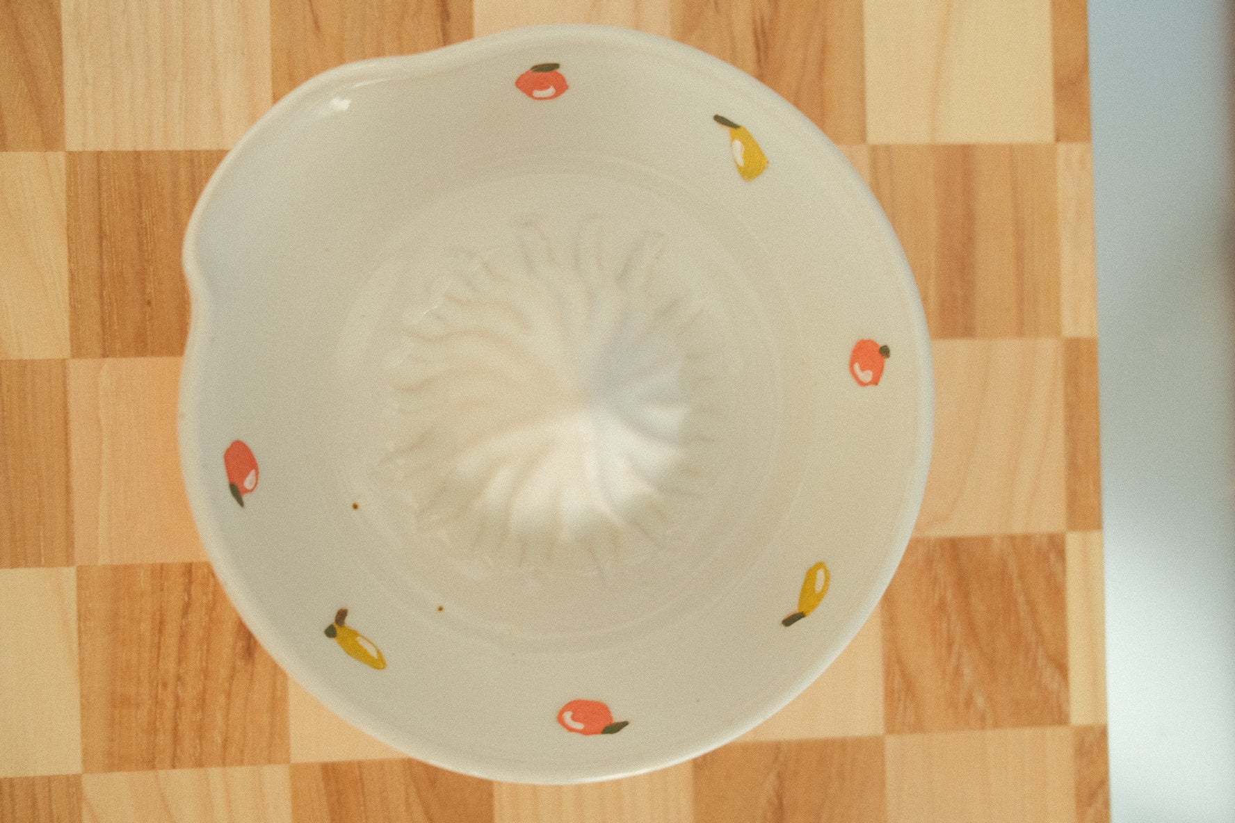 handmade juicer w. hand painted fruit motifs - Image 2
