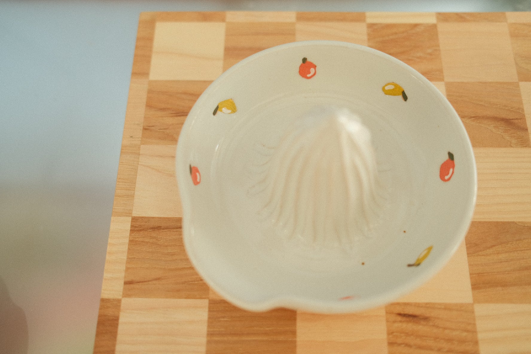 handmade juicer w. hand painted fruit motifs - Image 3