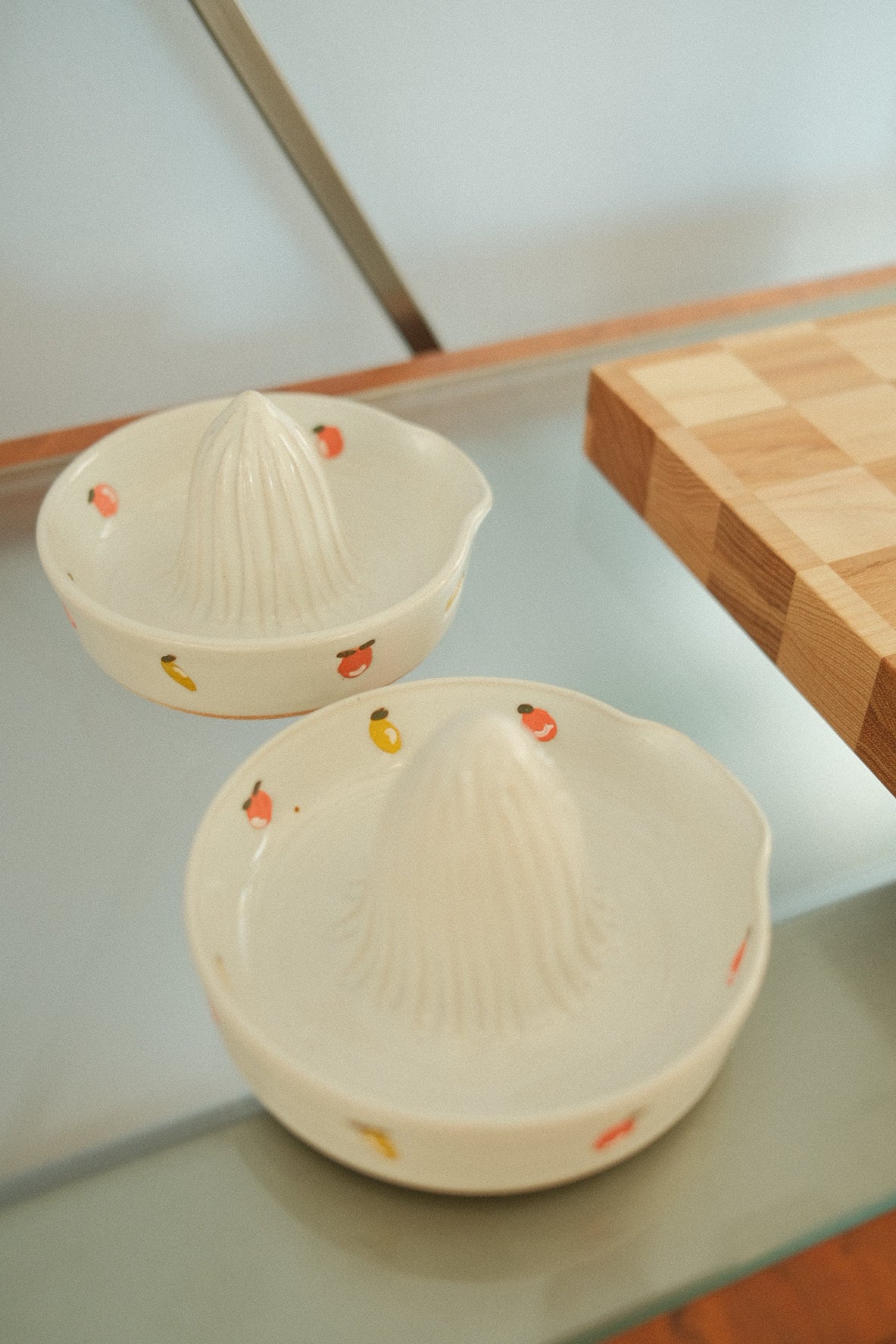 handmade juicer w. hand painted fruit motifs - Image 5